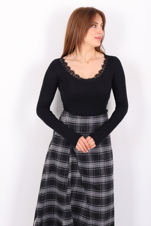 Yakası Dantelli Siyah Kadın Bluz 