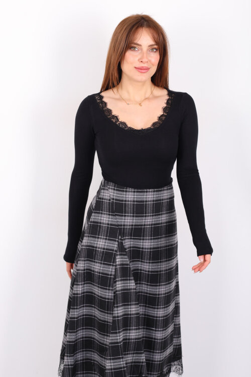 Yakası Dantelli Siyah Kadın Bluz - 6