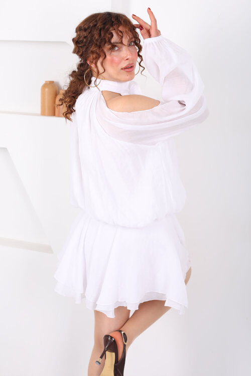 Yakası Gül Detaylı Omuzları Açık Kadın Beyaz Tensel Bluz - 6