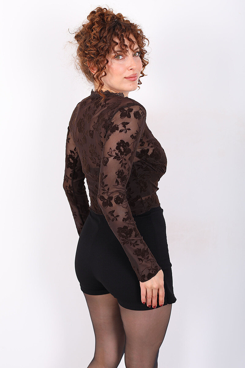 Yakası Güpürlü Kadife Baskılı V Yaka Kadın Kahverengi Tül Bluz - 5