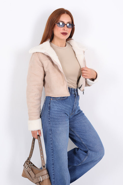 Yakası Kolları Kürklü Süet Bej Kadın Kısa Mont - Berox