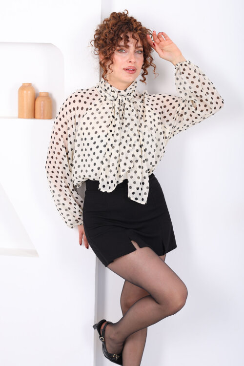 Yakası Şal Detaylı Puantiyeli Şifon Krem Kadın Bluz - 3