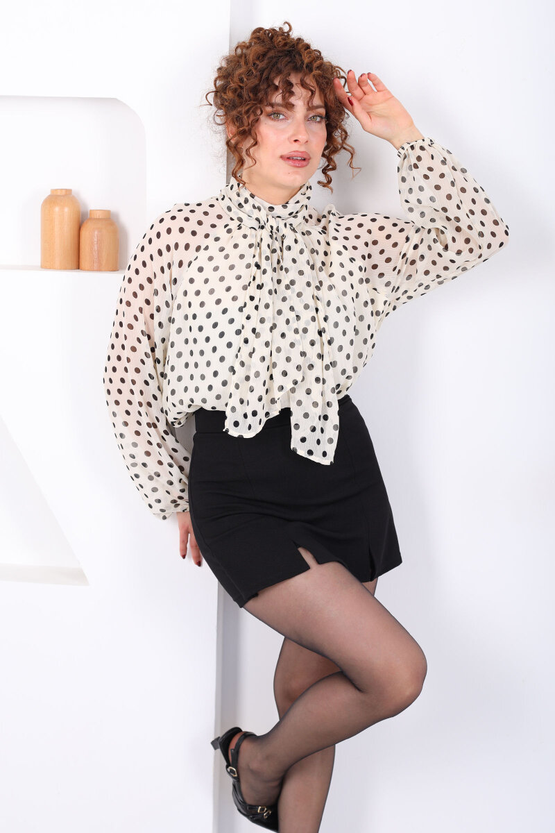 Yakası Şal Detaylı Puantiyeli Şifon Krem Kadın Bluz - 3