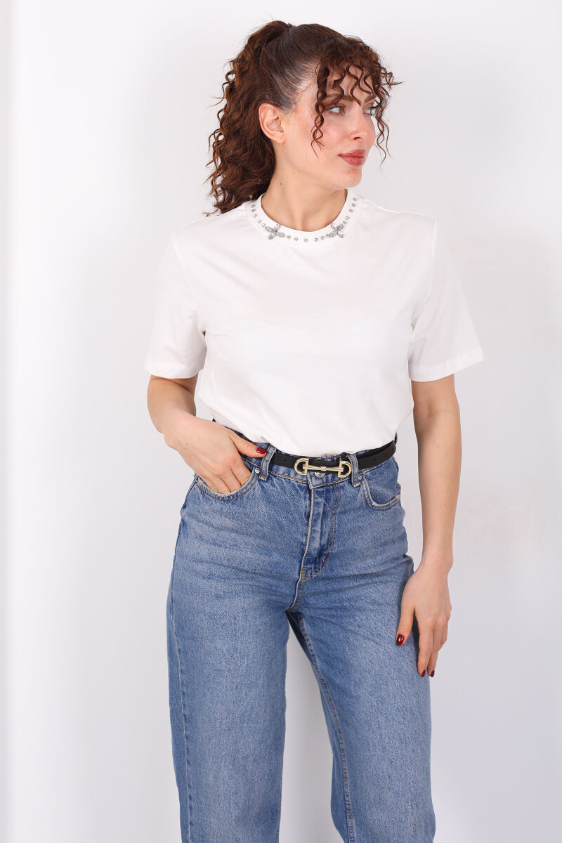 Yakası Taşlı Kısa Kol Beyaz Kadın T-Shirt - 3
