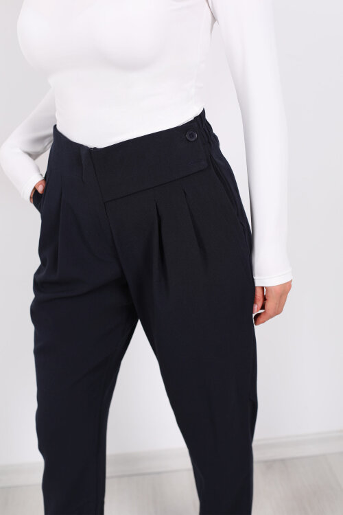 Yarım Kemer Çift Düğmeli Lacivert Kadın Havuç Pantolon - Berox (1)