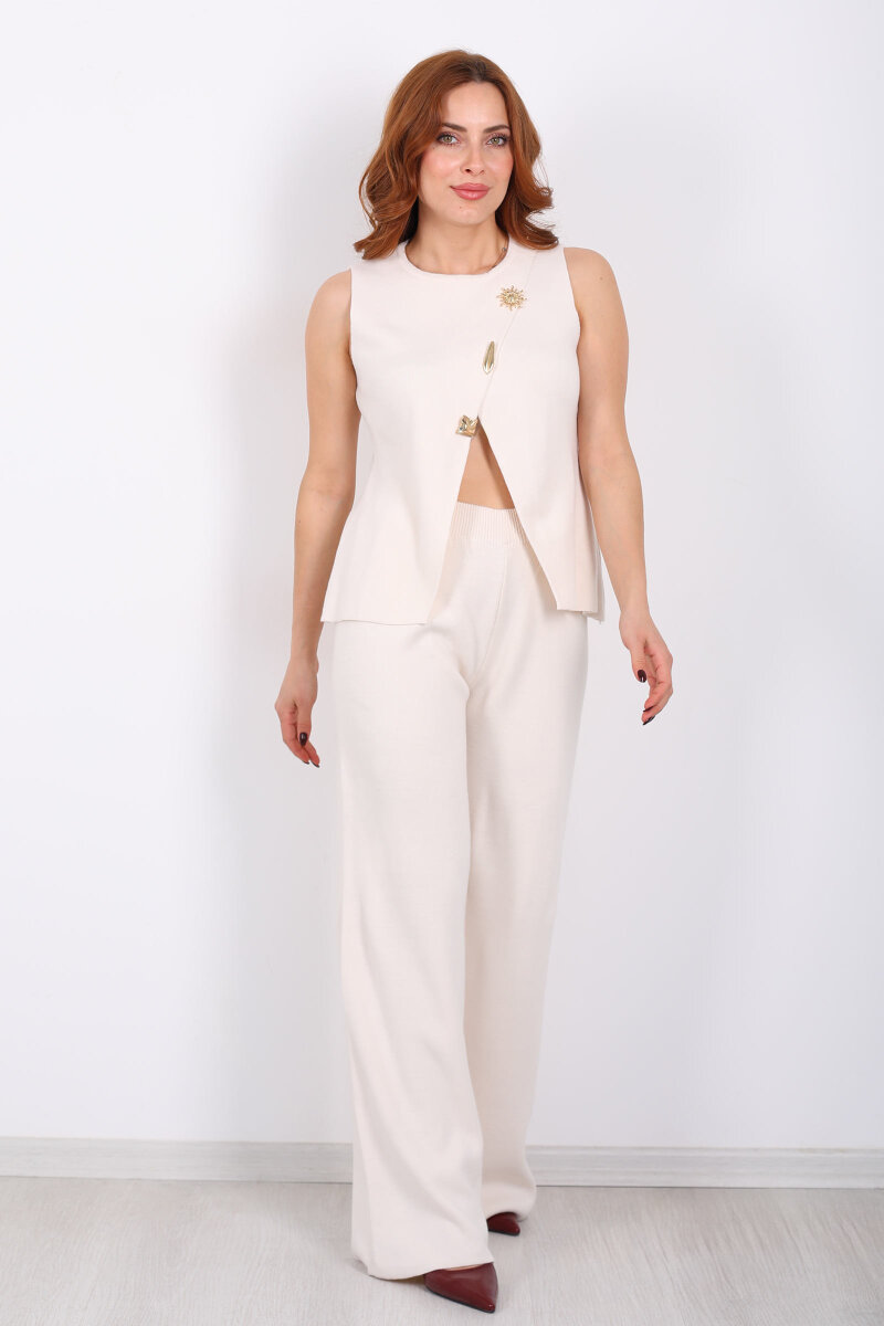 Yırtmaç Detaylı Aksesuarlı Kolsuz Kadın Krem Triko Takım - 7