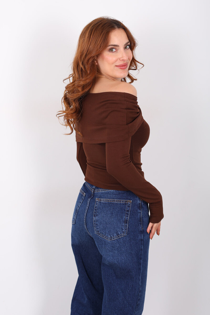 Yuvarlak Yaka Fiyonk Detaylı Kadın Kahverengi Bluz - 5