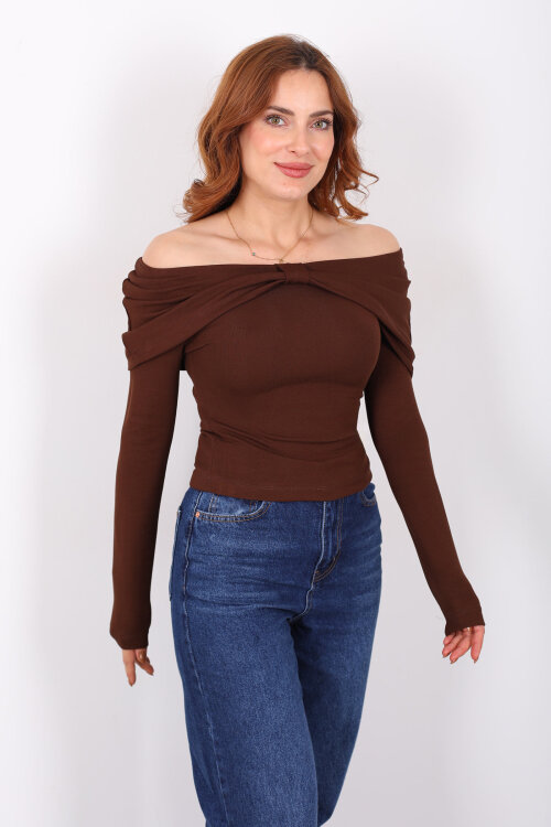 Yuvarlak Yaka Fiyonk Detaylı Kadın Kahverengi Bluz - 4