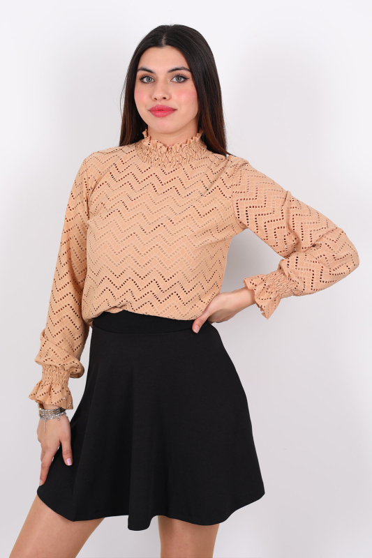 Zikzak Desen Dik Yaka Kadın Vizon Ajurlu Bluz - 1