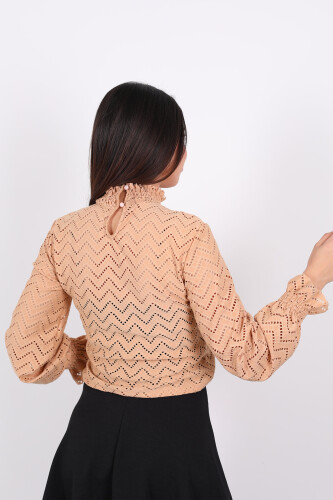 Zikzak Desen Dik Yaka Kadın Vizon Ajurlu Bluz - 3